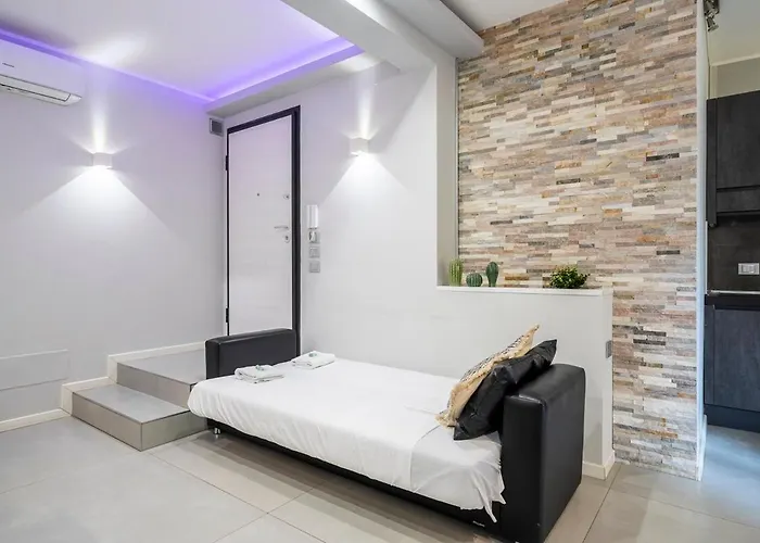 New - 2 Min Metro Batoni - Luxury Con Posto Auto Apartment *